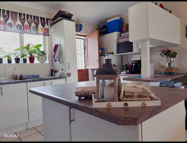 3 BEDROOM HOUSE FOR SALE IN FRAAIUITSIG